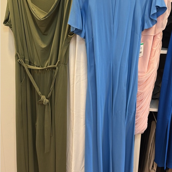 Dresses - Picture 4 of 15